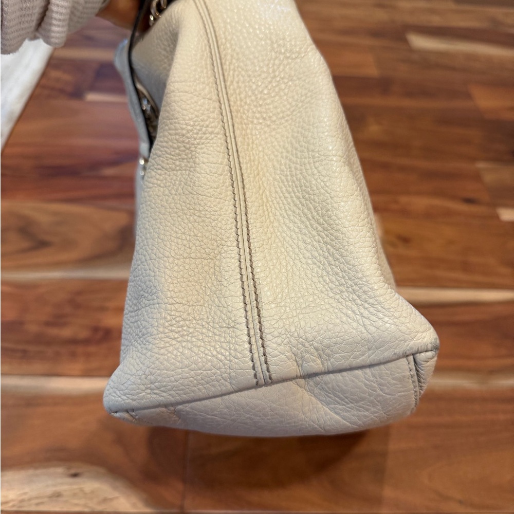 Gucci Cream Leather Shoulder Bag - Picture 7 of 9